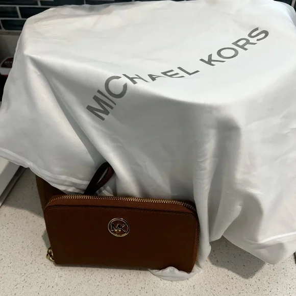 MK Leather Tote & Wallet - Picture 12 of 14